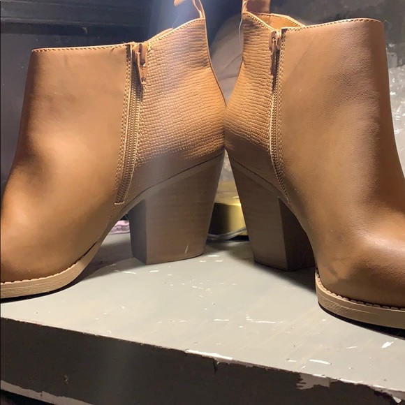 boots - Picture 2 of 3